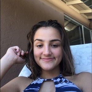 Meet your Posher, April